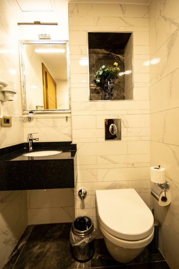 Eliza Hotel Istanboel Buitenkant foto